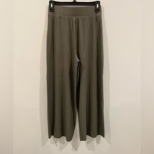 Olive green stretchy gauchos
